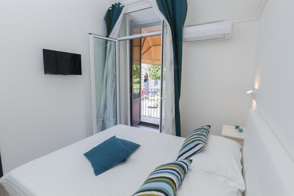 Etna Suite Group คาตาเนีย ภายนอก รูปภาพ